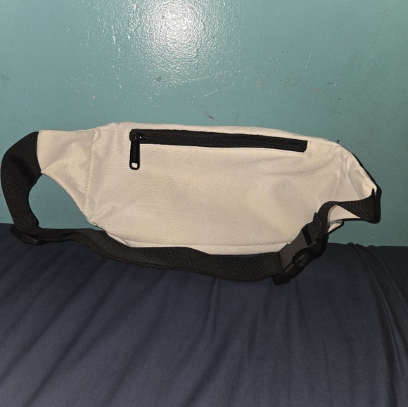 Space Jam Tune Squad fanny pack - Picture 4 of 5